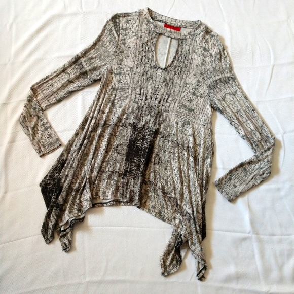 Ladies Medium Jennifer Lopez flowy long sleeve blouse, abstract brick print, exc - Picture 1 of 6